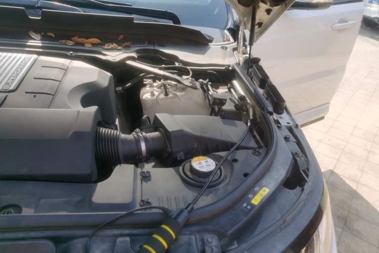Used Land Rover Range Sport 2015 3.0 SC V6 HSE Engine Bay Left