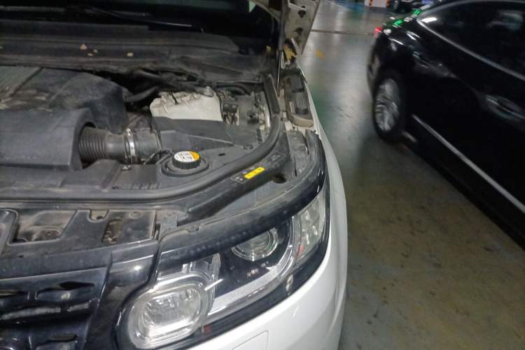 Used Land Rover Range Sport 2015 3.0 SC V6 HSE Engine Bay Left