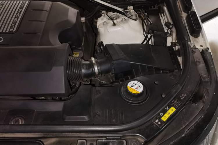 Used Land Rover Range Sport 2015 3.0 SC V6 HSE DYNAMIC Engine Bay Left