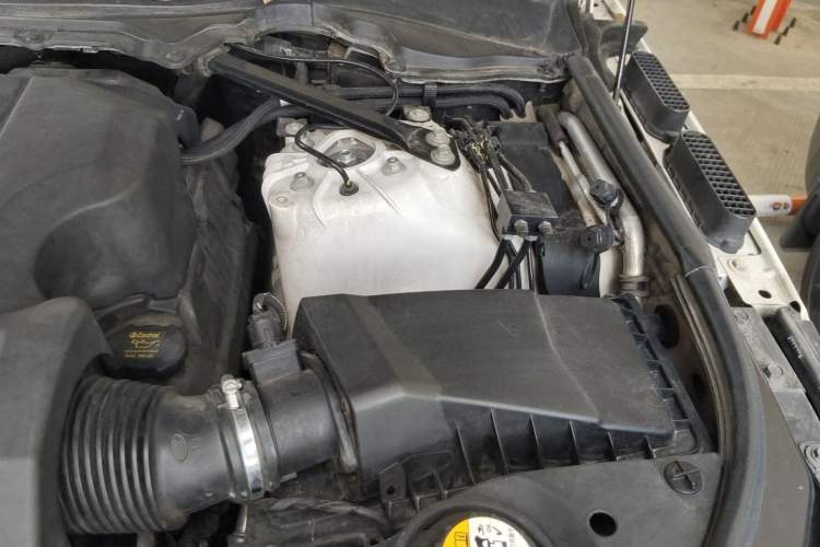 Used Land Rover Range Sport 2015 3.0 SC V6 HSE Engine Bay Left