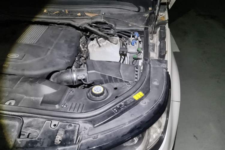 Used Land Rover Range Sport 2015 3.0 SDV6 HSE Engine Bay Left