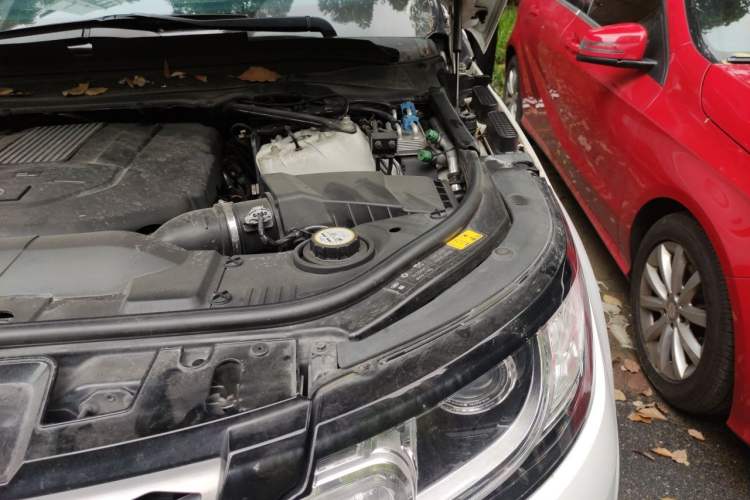 Used Land Rover Range Sport  Engine Bay Left