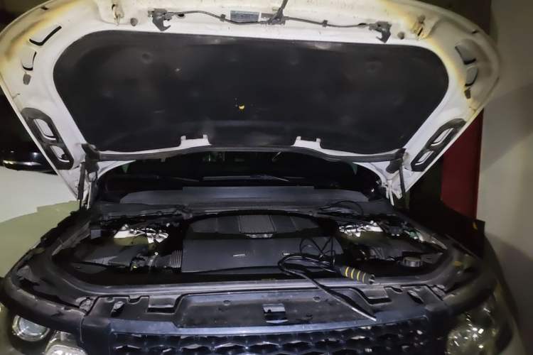 Used Land Rover Range Sport  Engine Bay