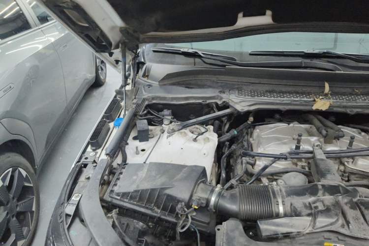 Used Land Rover Range Sport 2015 3.0 SC V6 HSE Engine Bay Right
