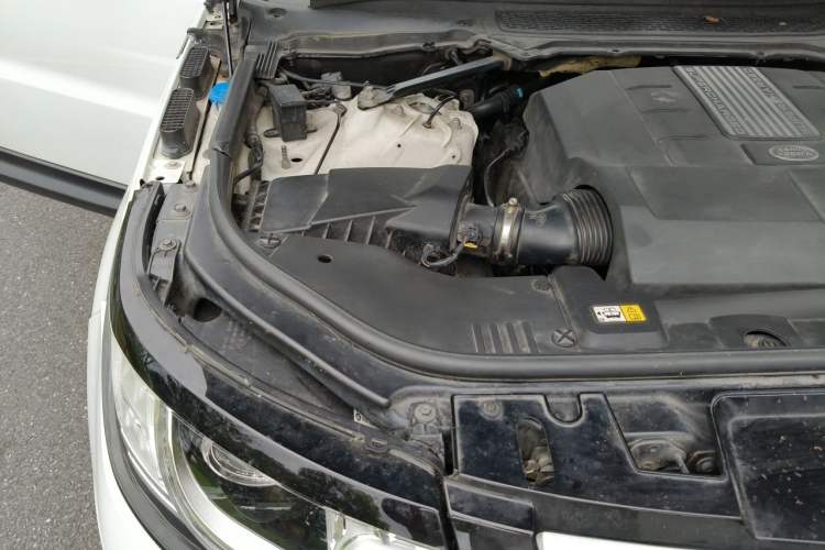 Used Land Rover Range Sport 2015 3.0 SC V6 HSE Engine Bay Right