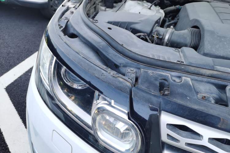 Used Land Rover Range Sport 2015 3.0 SC V6 HSE Engine Bay Right