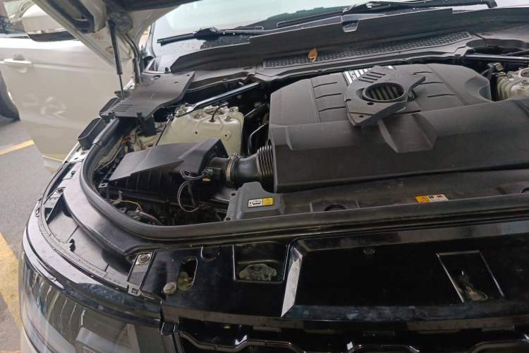 Used Land Rover Range Sport 2015 3.0 SC V6 HSE Engine Bay Right