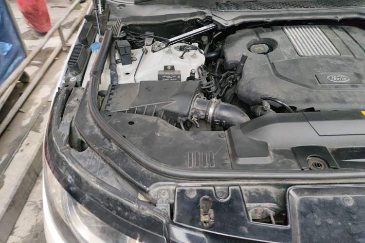 Used Land Rover Range Sport 2015 3.0 SDV6 HSE Engine Bay Right