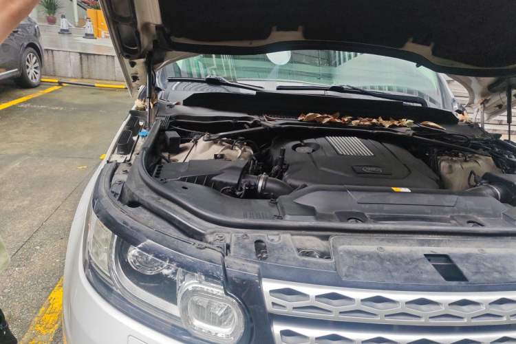 Used Land Rover Range Sport 2015 3.0 SDV6 HSE Engine Bay Right