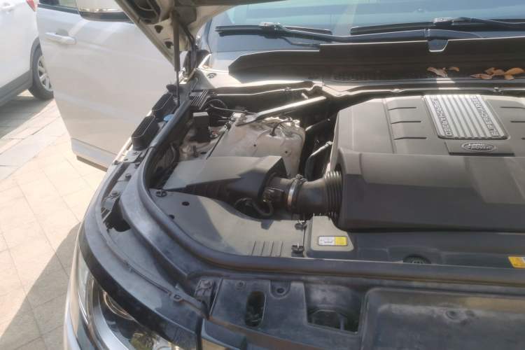 Used Land Rover Range Sport 2015 3.0 SC V6 HSE Engine Bay Right