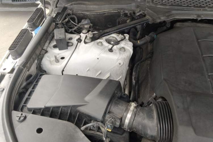 Used Land Rover Range Sport 2015 3.0 SC V6 HSE Engine Bay Right