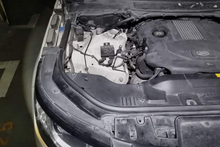Used Land Rover Range Sport 2015 3.0 SDV6 HSE Engine Bay Right