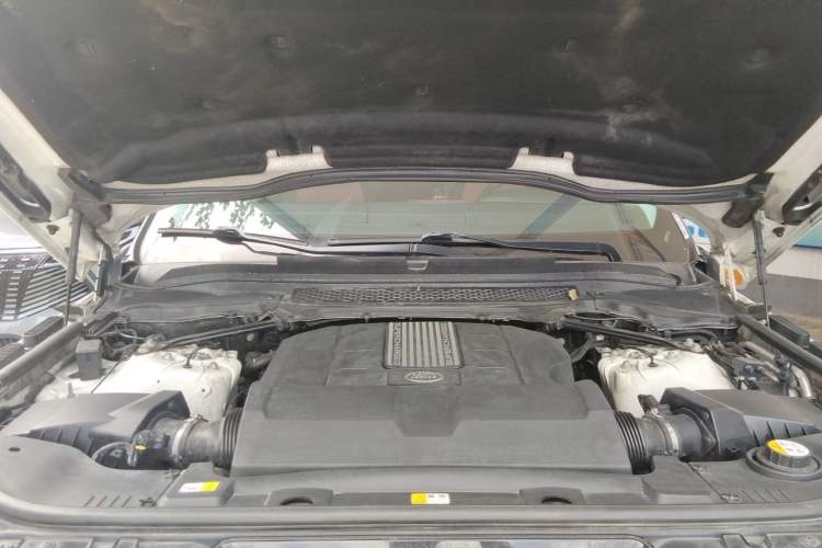 Used Land Rover Range Sport 2015 3.0 SC V6 HSE Engine Bay