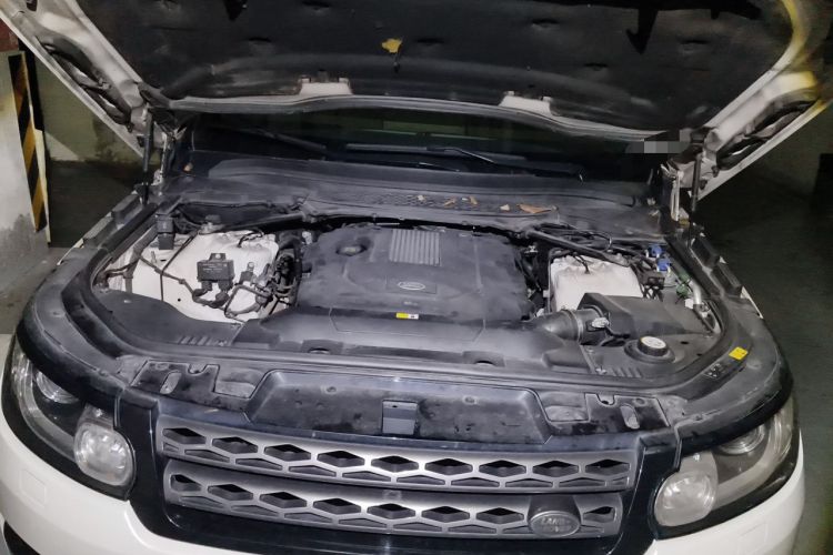 Used Land Rover Range Sport 2015 3.0 SDV6 HSE Engine Bay
