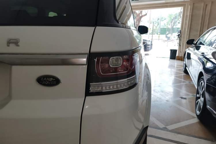 Used Land Rover Range Sport 2015 3.0 SDV6 HSE Exterior 3