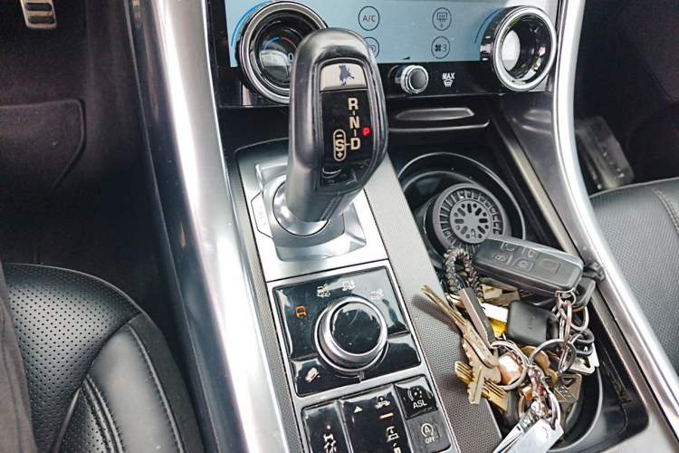 Used Land Rover Range Sport 2015 3.0 SDV6 HSE Gear Lever