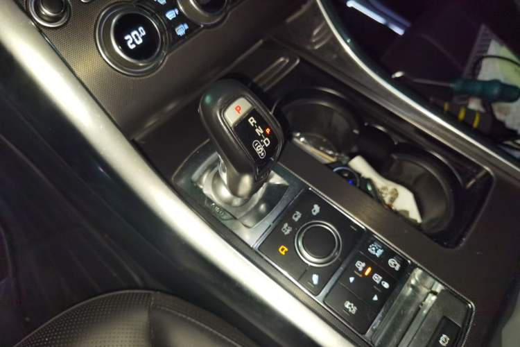 Used Land Rover Range Sport 2015 3.0 SC V6 HSE DYNAMIC Gear Lever