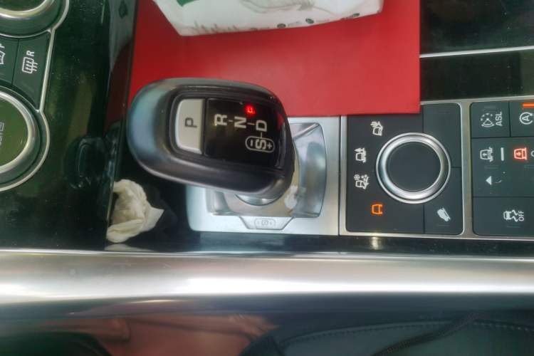 Used Land Rover Range Sport 2015 3.0 SC V6 HSE Gear Lever