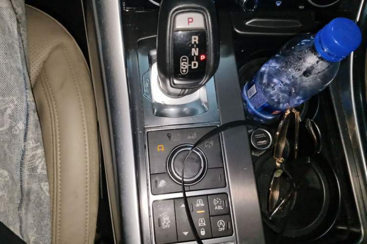 Used Land Rover Range Sport 2015 3.0 SDV6 HSE Gear Lever