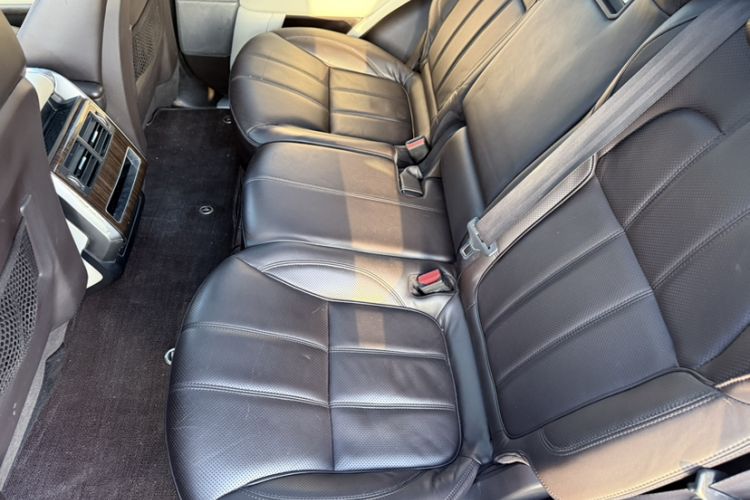 Used Land Rover Range Sport 2015 3.0 SDV6 HSE Interior 4