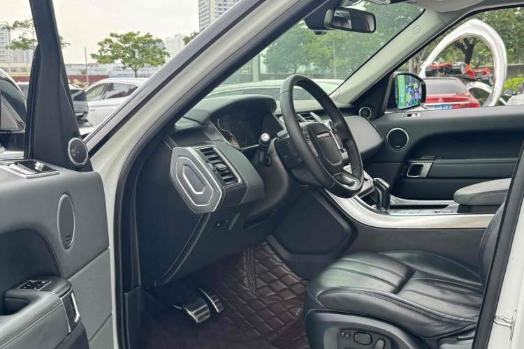 Used Land Rover Range Sport 2015 3.0 SDV6 HSE DYNAMIC Interior 4