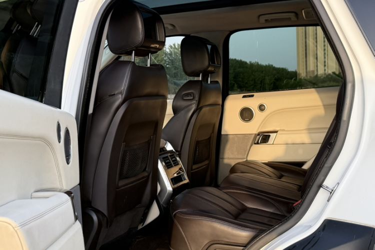Used Land Rover Range Sport 2015 3.0 SDV6 HSE Interior 5
