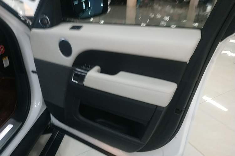 Used Land Rover Range Sport 2015 3.0 SC V6 HSE DYNAMIC Interior 5