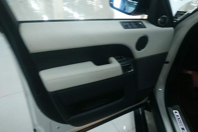 Used Land Rover Range Sport 2015 3.0 SC V6 HSE DYNAMIC Interior 7