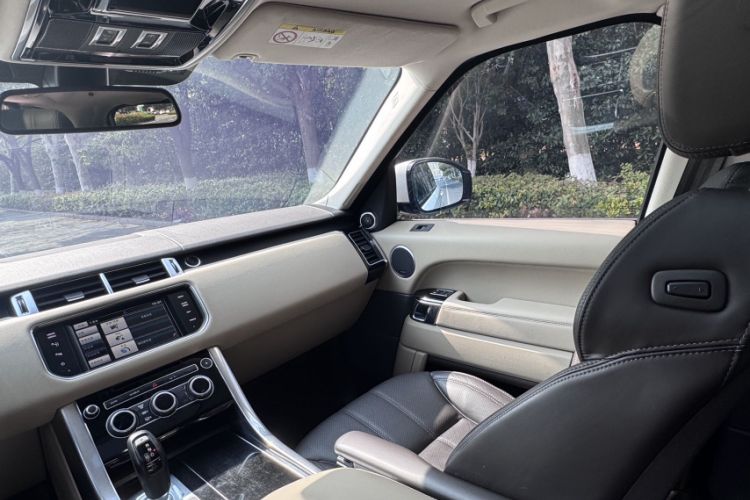 Used Land Rover Range Sport 2015 3.0 SC V6 HSE Interior 8