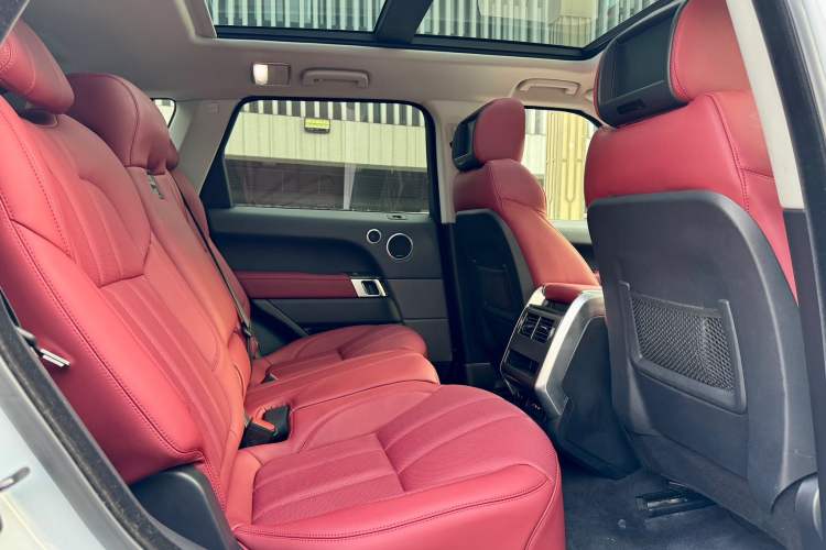 Used Land Rover Range Sport 2015 3.0 SC V6 HSE DYNAMIC Interior 9