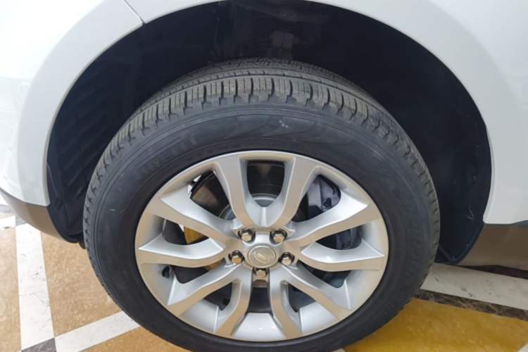 Used Land Rover Range Sport 2015 3.0 SDV6 HSE Left Front Wheel Hub