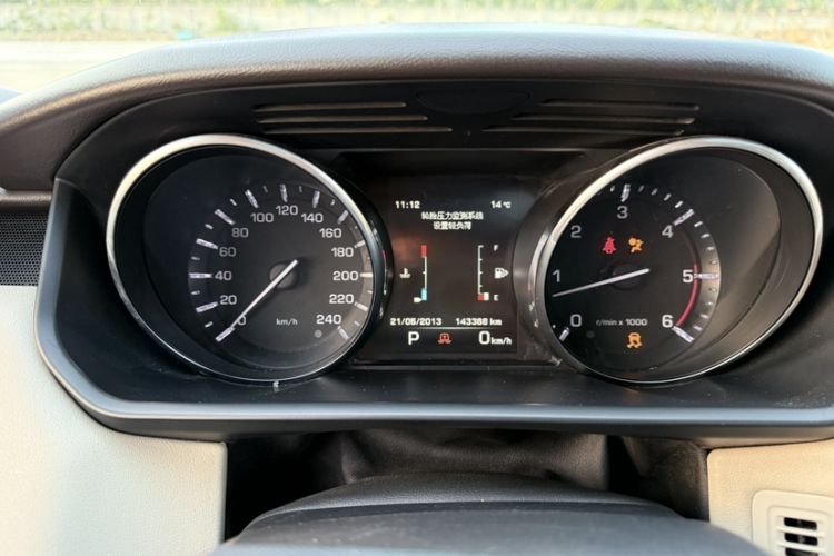 Used Land Rover Range Sport 2015 3.0 SDV6 HSE Odometer Close Up