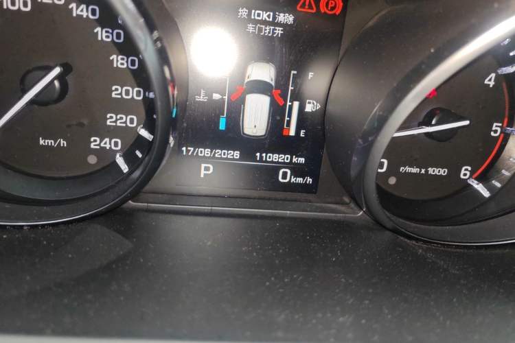 Used Land Rover Range Sport 2015 3.0 SDV6 HSE Odometer Close Up