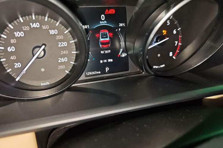 Used Land Rover Range Sport 2015 3.0 SC V6 HSE Odometer Close Up