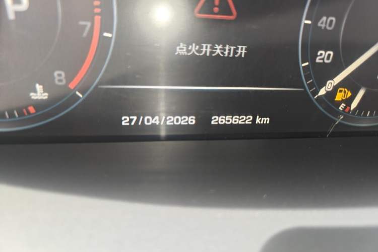 Used Land Rover Range Sport 2015 3.0 SC V6 HSE Odometer Close Up