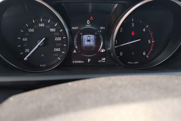 Used Land Rover Range Sport 2015 3.0 SDV6 HSE Odometer Close Up