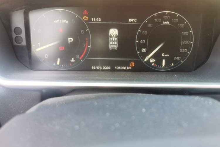 Used Land Rover Range Sport 2015 3.0 SC V6 HSE Odometer Close Up