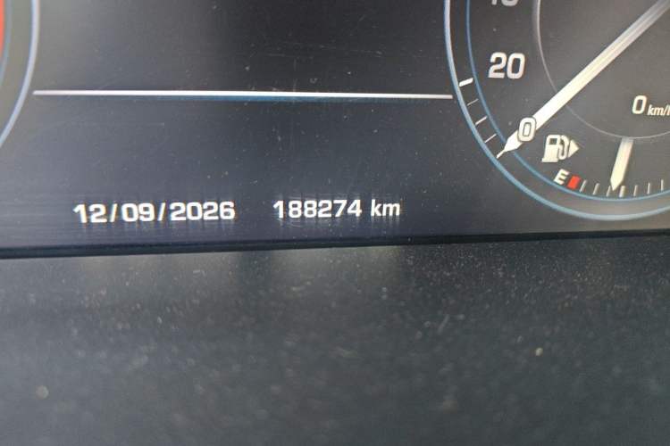 Used Land Rover Range Sport 2015 3.0 SDV6 HSE Odometer Close Up