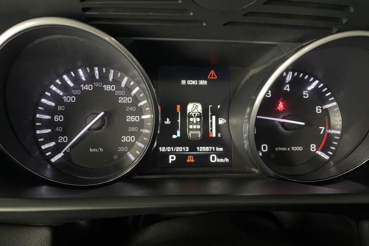 Used Land Rover Range Sport 2015 3.0 SC V6 HSE Odometer Close Up