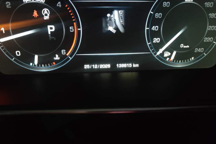 Used Land Rover Range Sport 2015 3.0 SDV6 HSE DYNAMIC Odometer Close Up