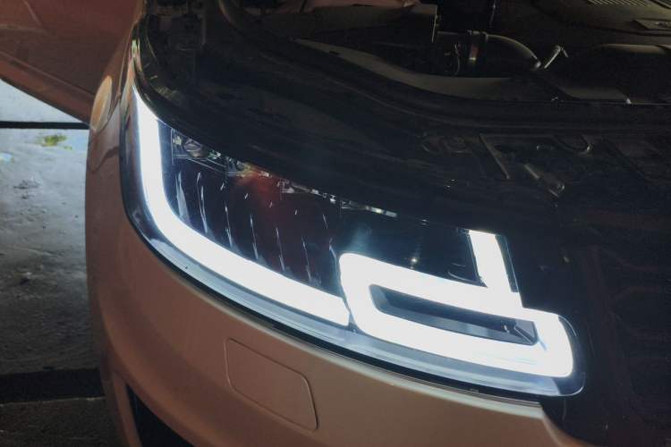 Used Land Rover Range Sport 2015 3.0 SDV6 HSE Right Front Headlight