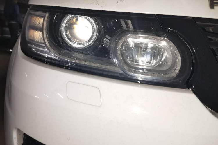 Used Land Rover Range Sport 2015 3.0 SC V6 HSE DYNAMIC Right Front Headlight