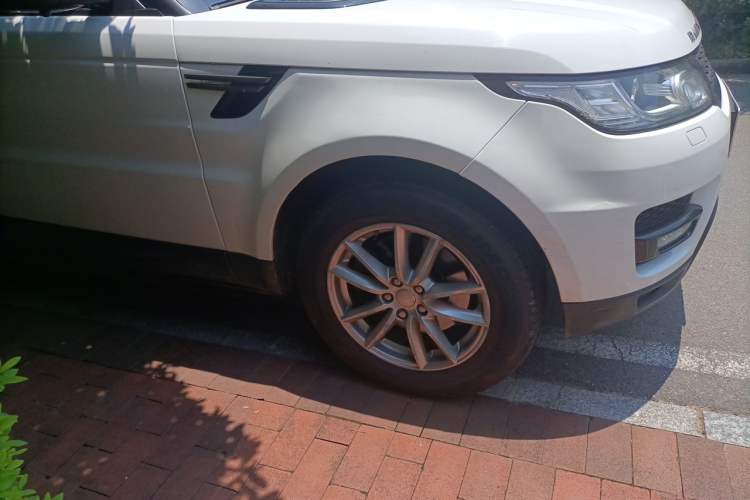 Used Land Rover Range Sport  Right Front Wheel Hub