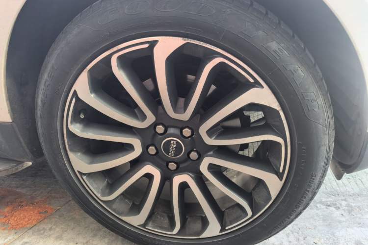 Used Land Rover Range Sport  Right Front Wheel Hub