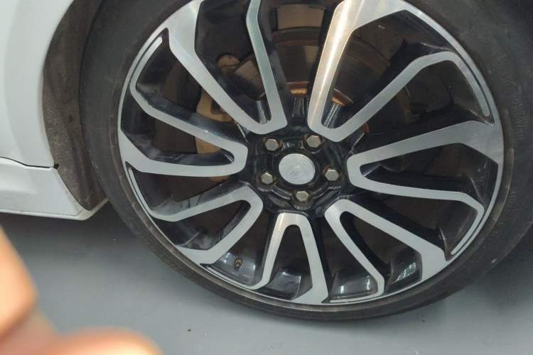 Used Land Rover Range Sport 2015 3.0 SC V6 HSE Right Front Wheel Hub