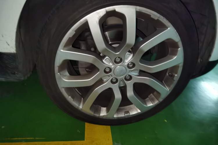 Used Land Rover Range Sport 2015 3.0 SC V6 HSE DYNAMIC Right Front Wheel Hub