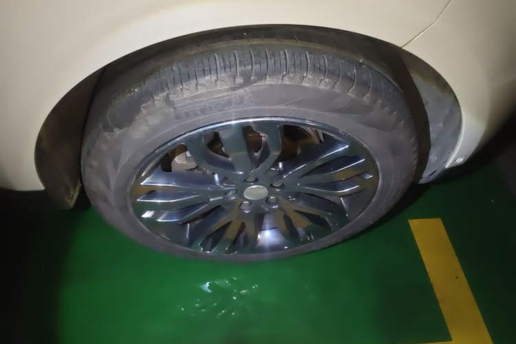 Used Land Rover Range Sport  Right Front Wheel Hub