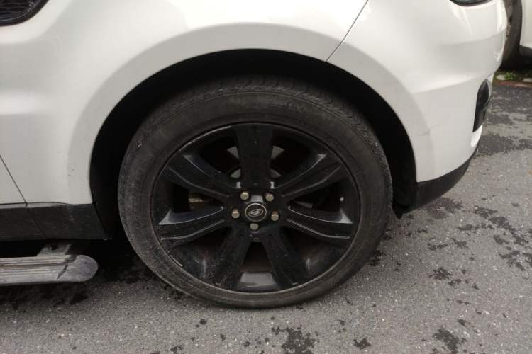 Used Land Rover Range Sport  Right Front Wheel Hub