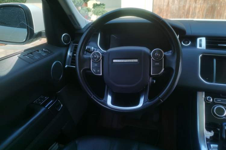Used Land Rover Range Sport 2015 3.0 SC V6 HSE Steering Wheel