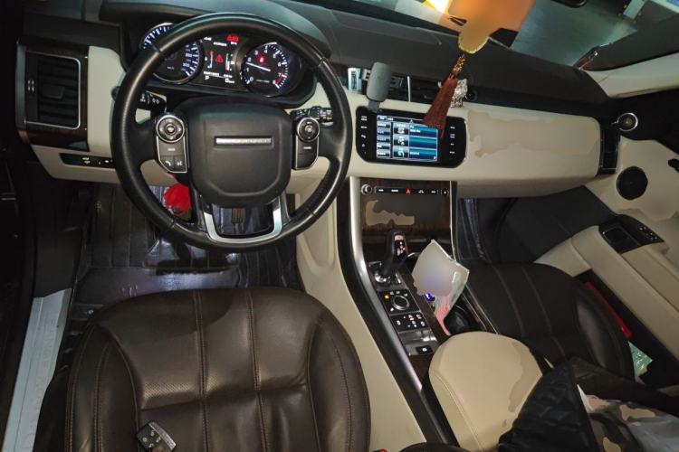 Used Land Rover Range Sport 2015 3.0 SC V6 HSE Center Console